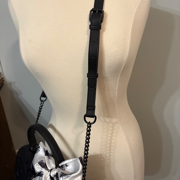 NWT ALDO Black Purse Butterfly/Heart‎ Embossed; Black/White Strawberry Scarf - Picture 5 of 10